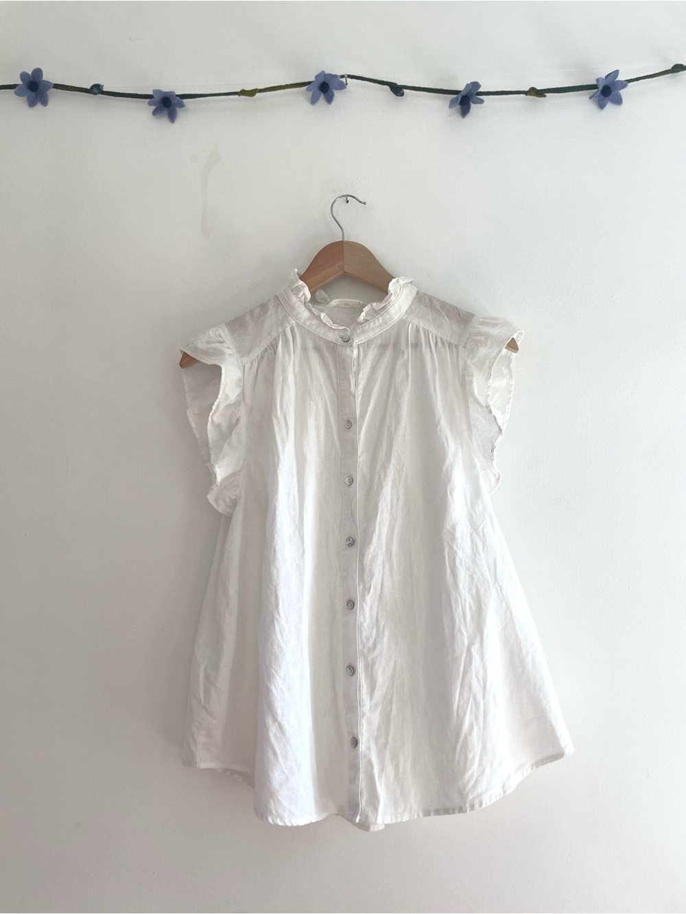 Linen-Blend Flutter Sleeve Button Up Ruffled Blouse Size Small
